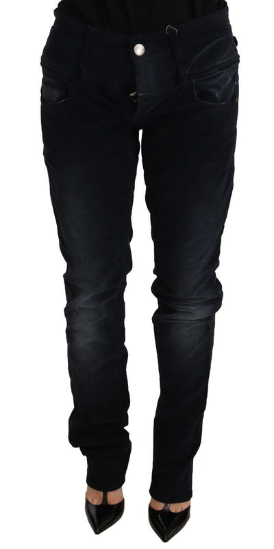 Acht Blaue Jeans aus gewaschenem Baumwoll-Denim mit niedriger Taille und lockerer Passform