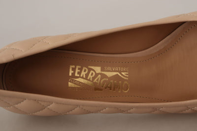 Salvatore Ferragamo Elegante gesteppte Lederpumps in Beige und Schwarz