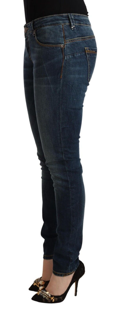 Acht Blaue Slim Fit Denim-Jeans mit niedriger Taille aus gewaschener Baumwolle