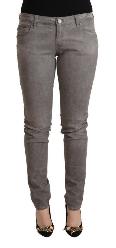 Acht Graue Baumwolljeans mit niedriger Taille und Push-up-Denim