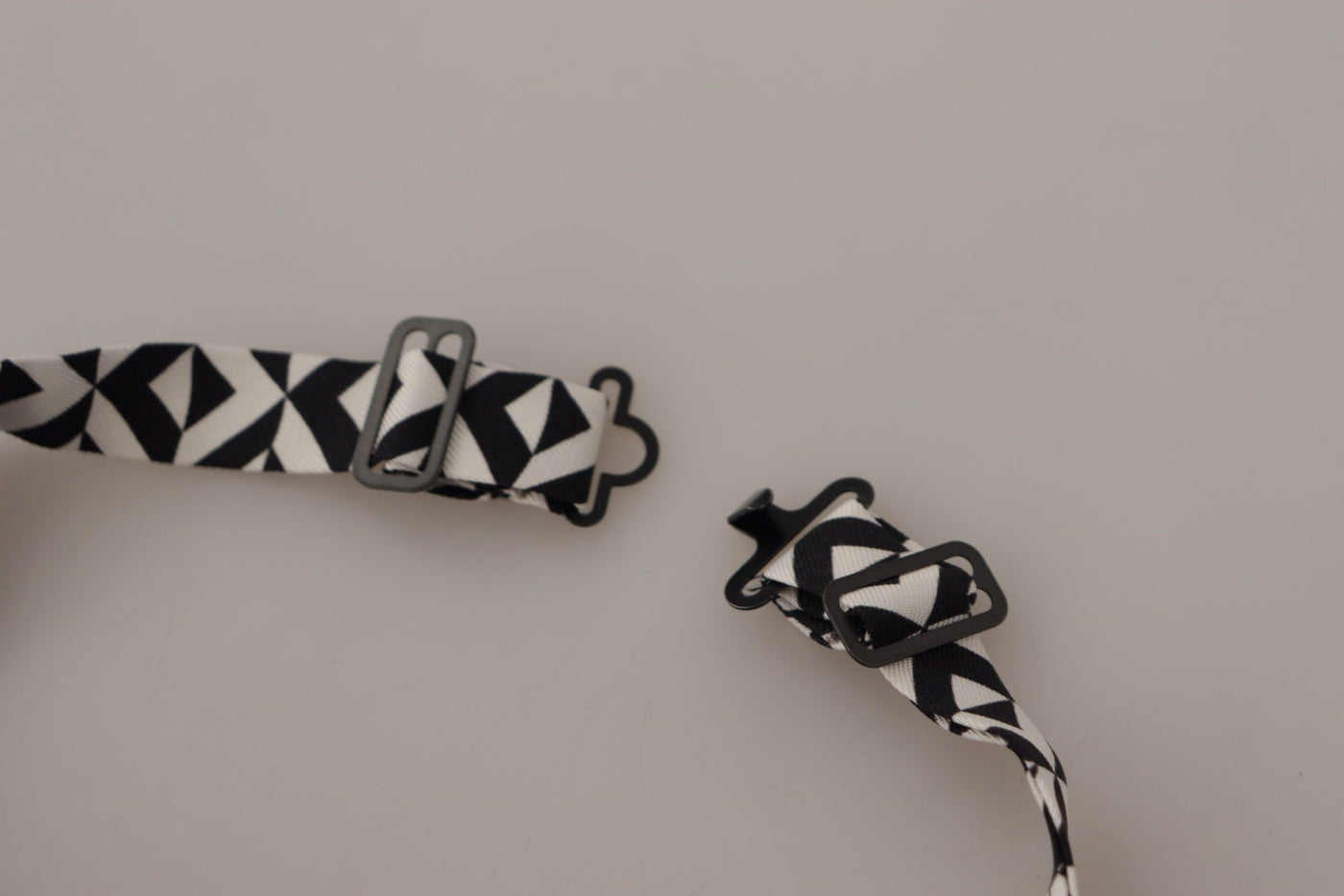 Dolce & Gabbana Schwarz-Weiß Geometrische Krawatte aus 100% Seide Verstellbares Accessoire