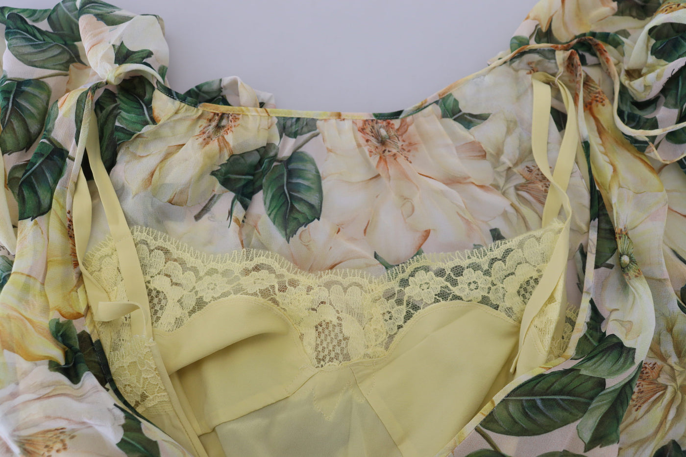 Dolce & Gabbana Gelbes Maxikleid mit Blumendruck und Plissee aus Seide