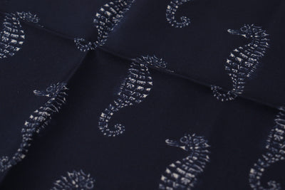 Dolce & Gabbana Blaues Seepferdchen DG Bedrucktes Quadratisches Taschentuch Schal