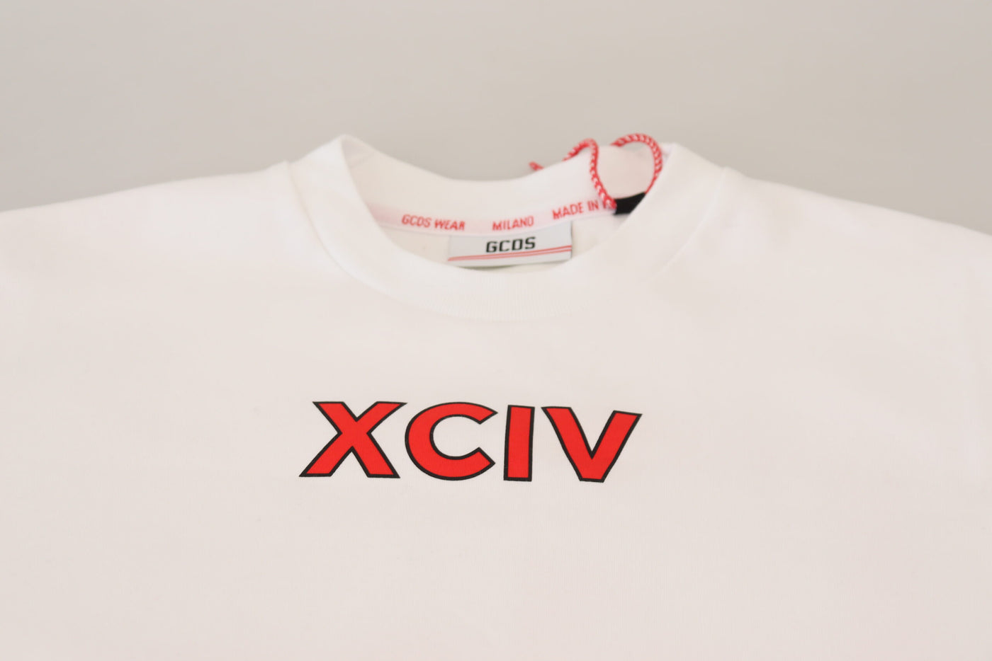 GCDS Weißes T-Shirt mit Logodruck und kurzen Ärmeln aus Baumwolle