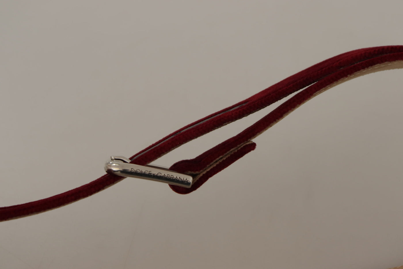 Dolce & Gabbana Red Velvet Silber Logo gravierte Metallschnalle Gürtel