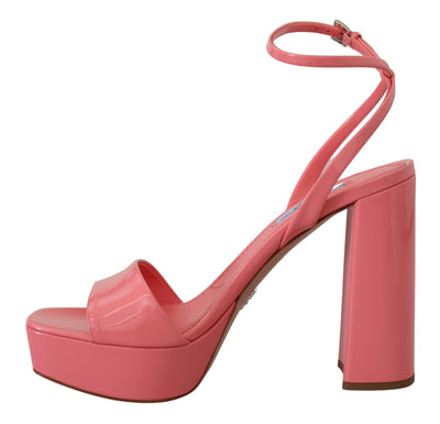 Prada Rosa Lacksandalen Knöchelriemenabsatz Sandale