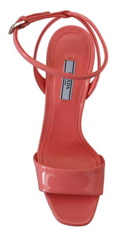 Prada Rosa Lacksandalen Knöchelriemenabsatz Sandale