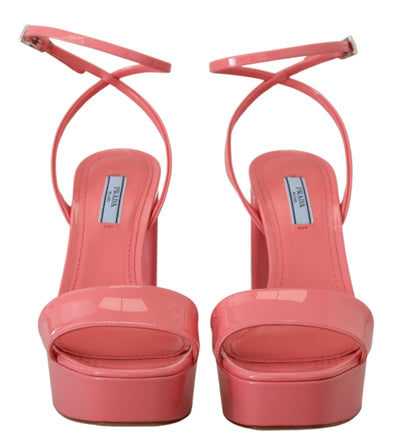 Prada Rosa Lacksandalen Knöchelriemenabsatz Sandale