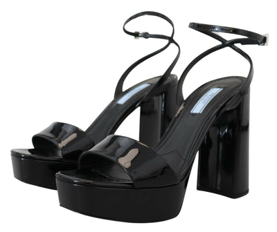 Prada Schwarze Lacksandalen Knöchelriemen Heels Leder