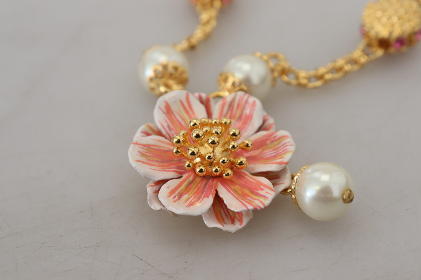 Dolce & Gabbana Goldfarbene Blumenkristalle Rosa verschönerte Halskette