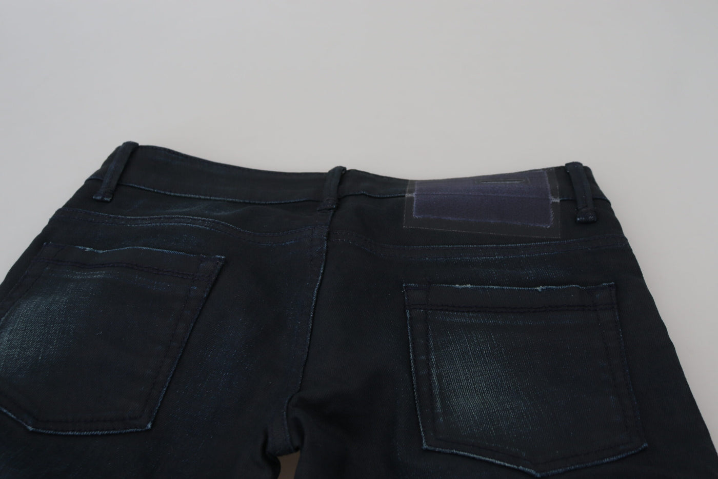 Acht Blaue Low Waist Slim Fit Damen Denim Jeans