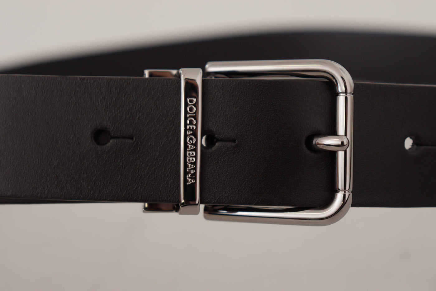 Dolce & Gabbana Schwarzer lässiger Kalbsleder-Logo-Metallschnallen-Gürtel