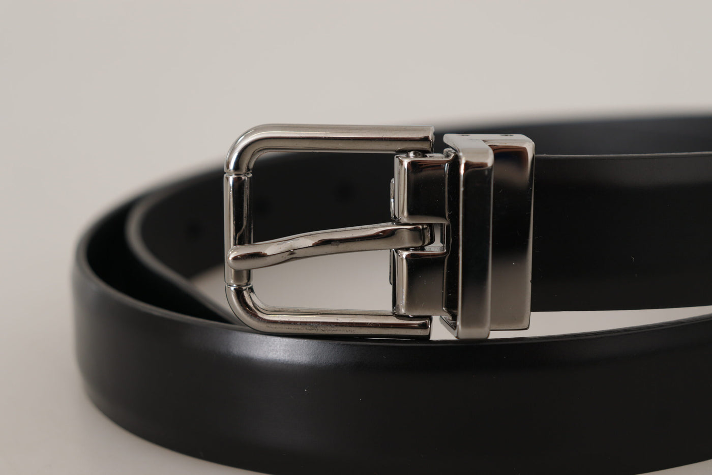 Dolce & Gabbana Schwarzer Kalbsledergürtel mit Metall-Logo-Schnalle