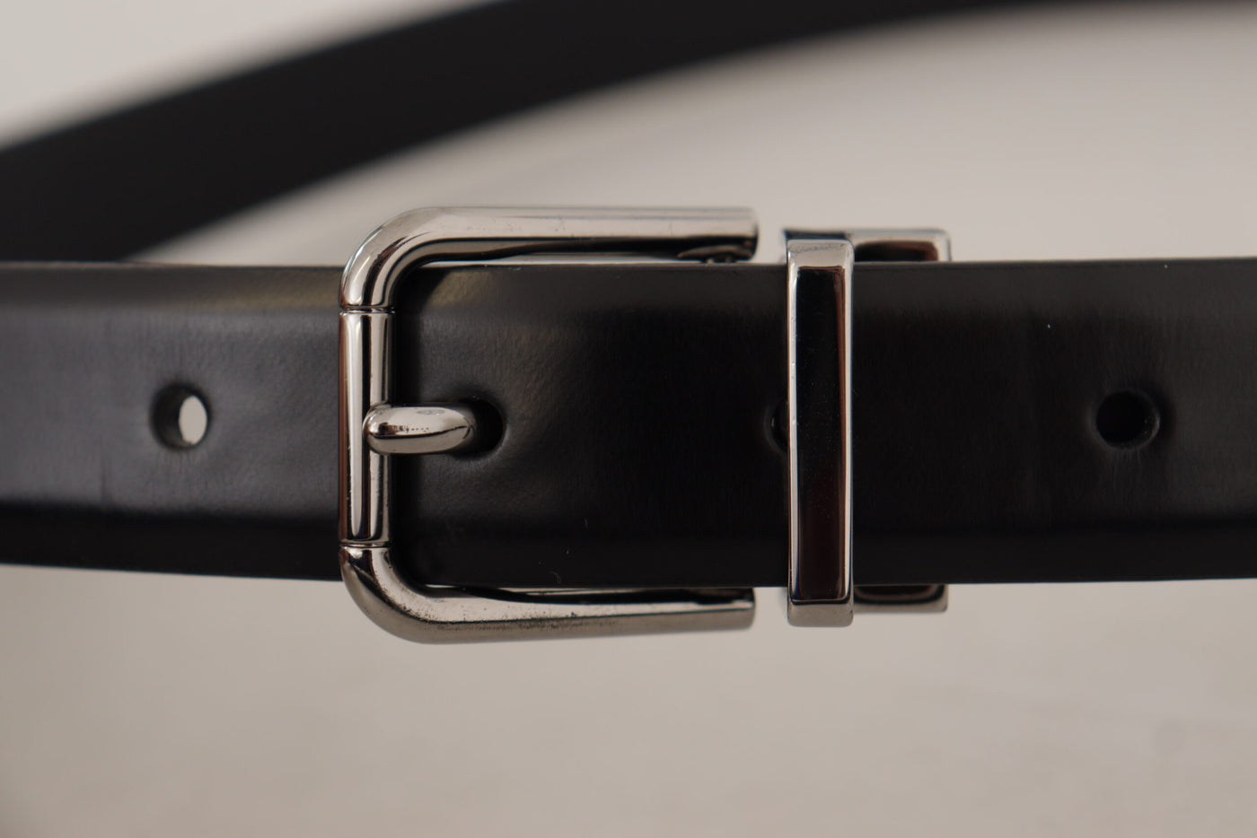 Dolce & Gabbana Schwarzer Kalbsledergürtel mit Metall-Logo-Schnalle