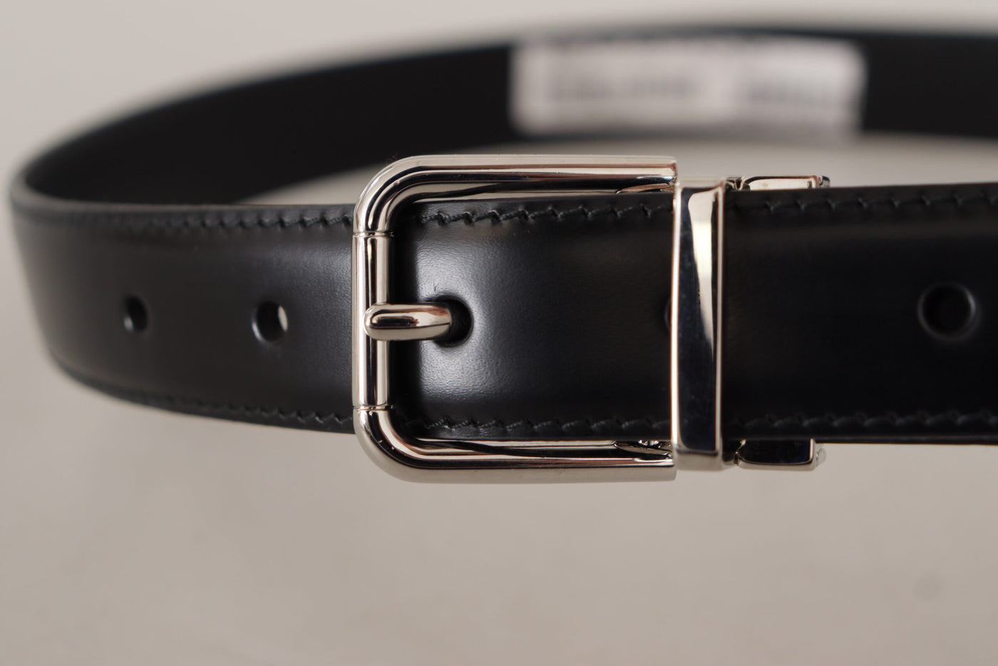 Dolce & Gabbana Schwarzer Kalbsledergürtel mit eingraviertem Logo und Metallschnalle