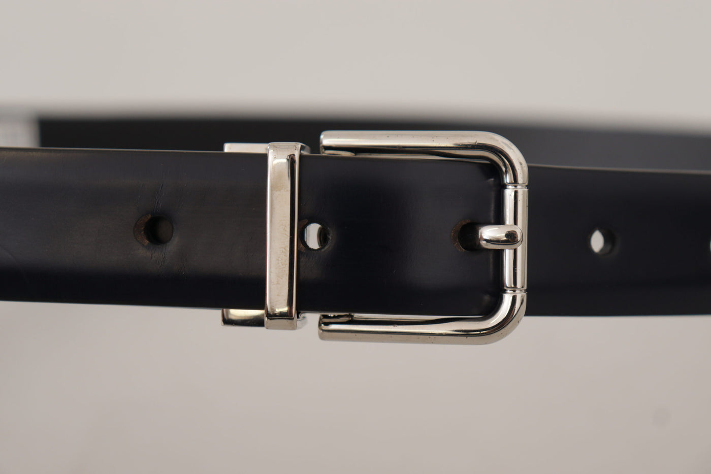 Dolce & Gabbana Schwarzer Kalbsledergürtel mit klassischem Logo und Metallschnalle