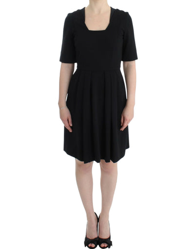 CO|TE Schwarzes kurzärmeliges Venuskleid