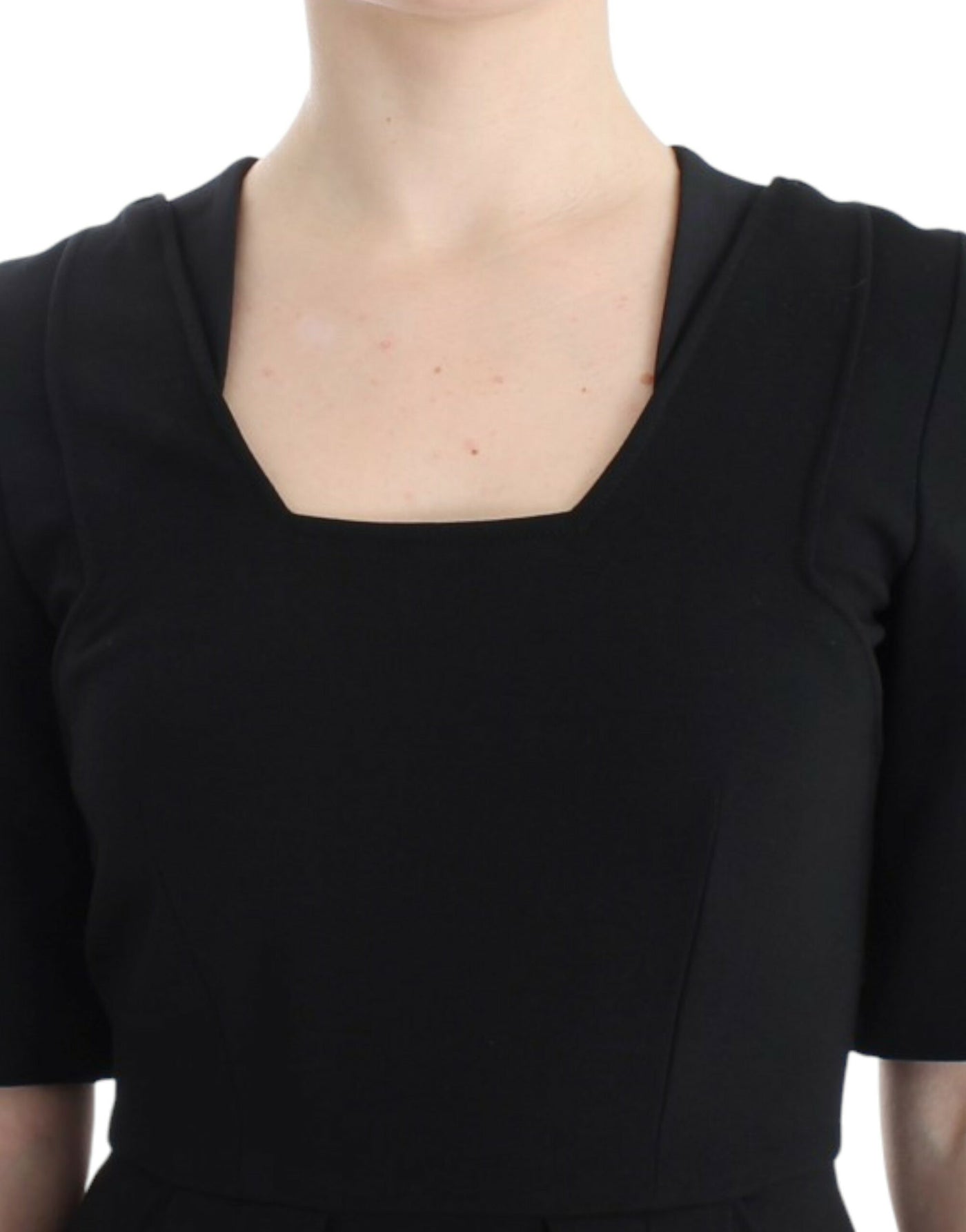 CO|TE Schwarzes kurzärmeliges Venuskleid