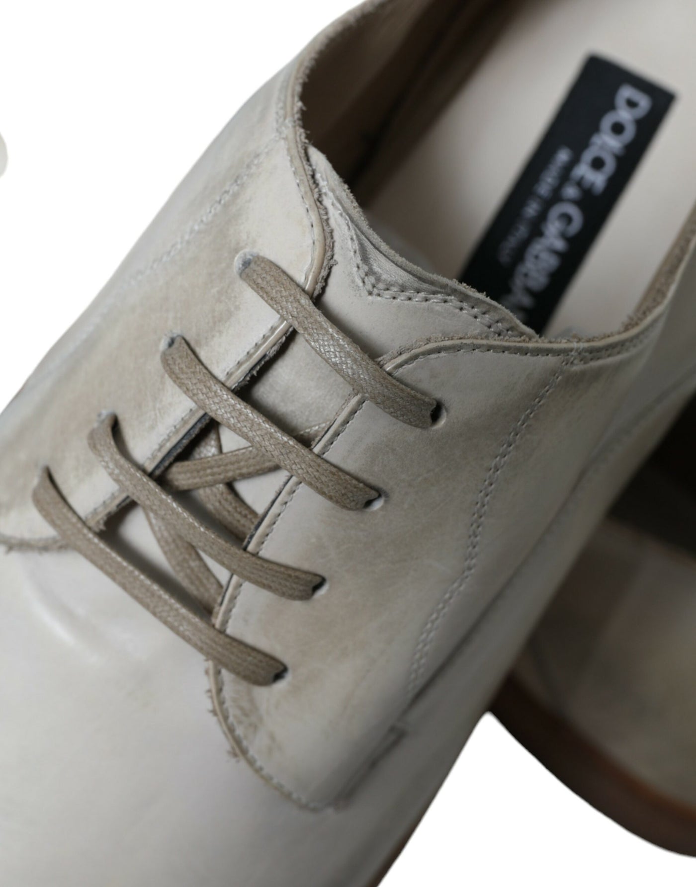 Dolce & Gabbana Weiße Derby-Schuhe aus Leder im Used-Look
