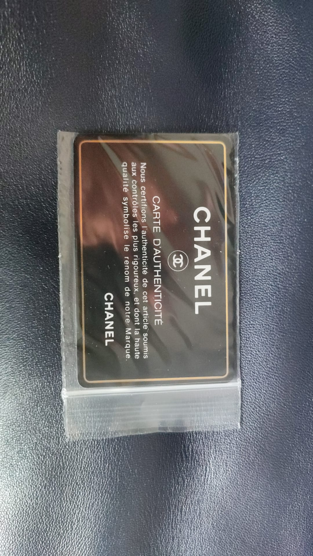 Chanel Blaue Lederumhängetasche mit gesteppter Kette