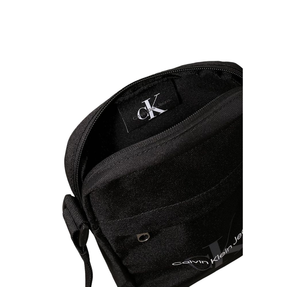 Calvin Klein Jeans Schwarze Messenger-Tasche aus recyceltem Polyester