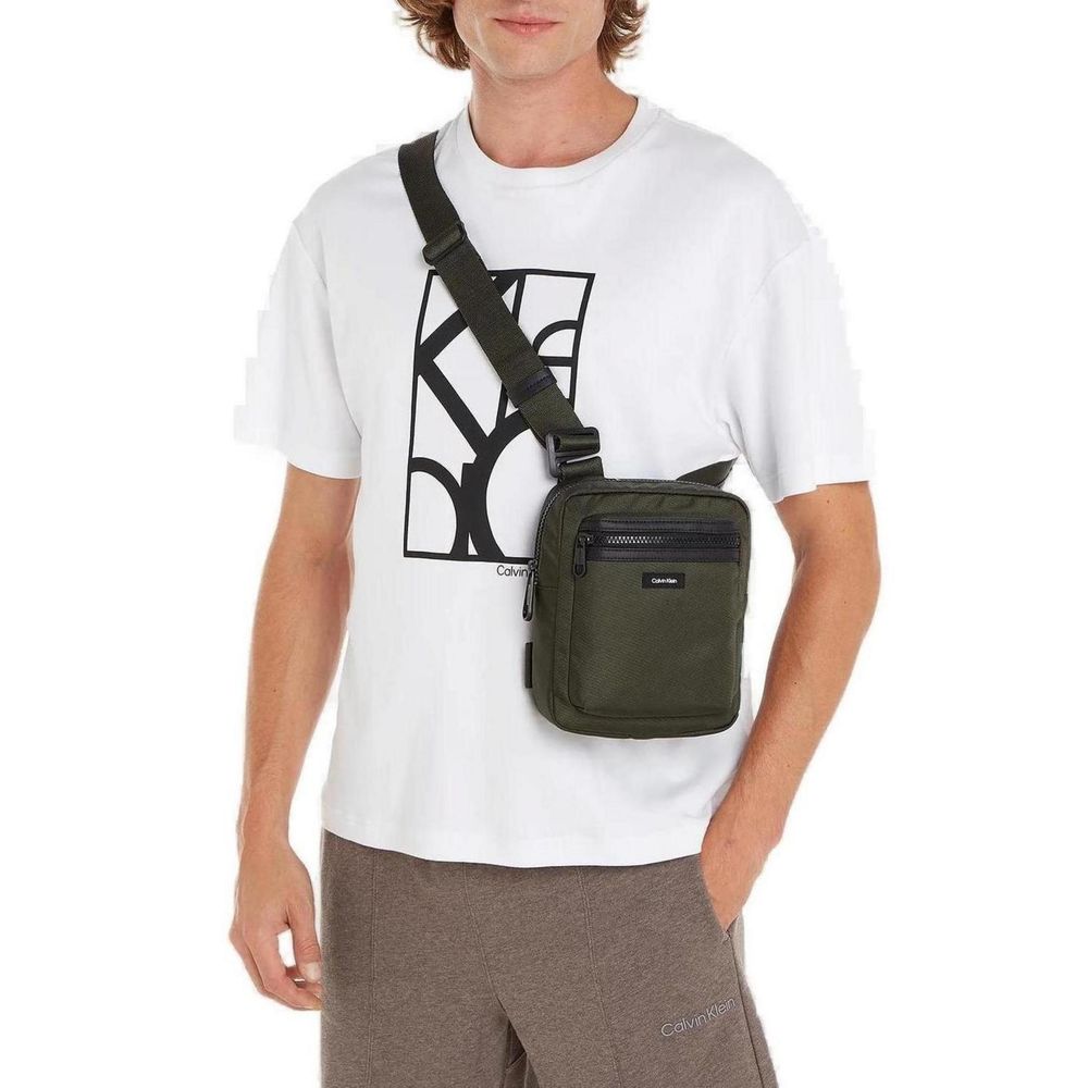 Calvin Klein Grüne Messenger-Tasche aus recyceltem Polyester