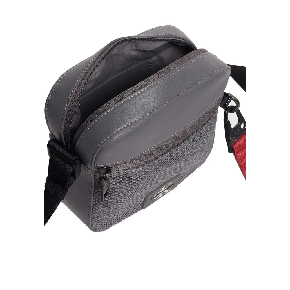 Calvin Klein Jeans Graue Messenger-Tasche aus recyceltem Polyester