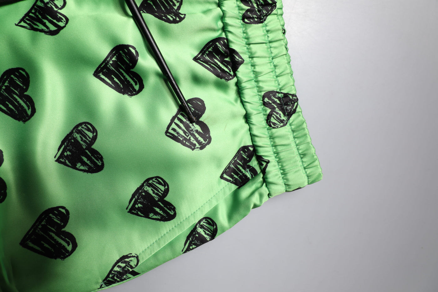 Dolce & Gabbana Grüne Herz Print Cargo Männer Bermuda Shorts