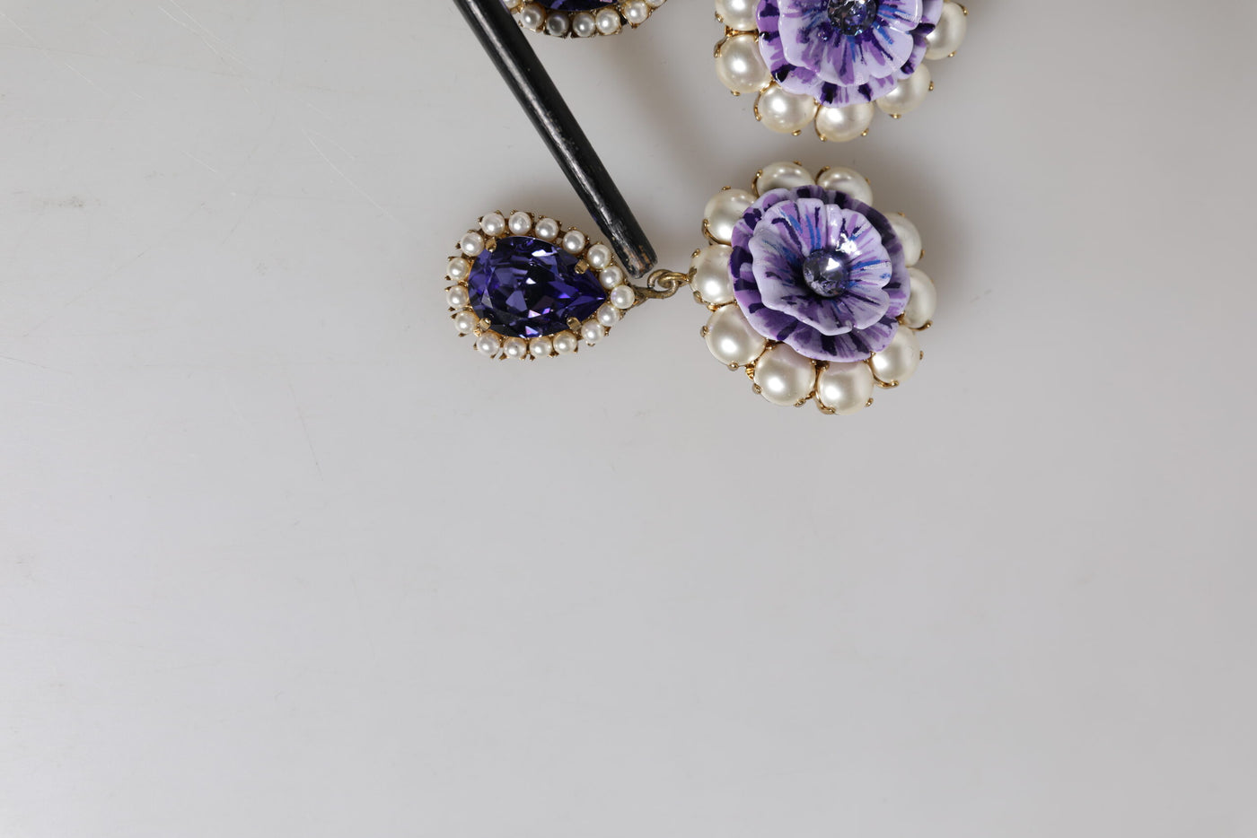 Dolce & Gabbana Lila Blume Perle Teardrop Kristalle Clip auf Ohrringe