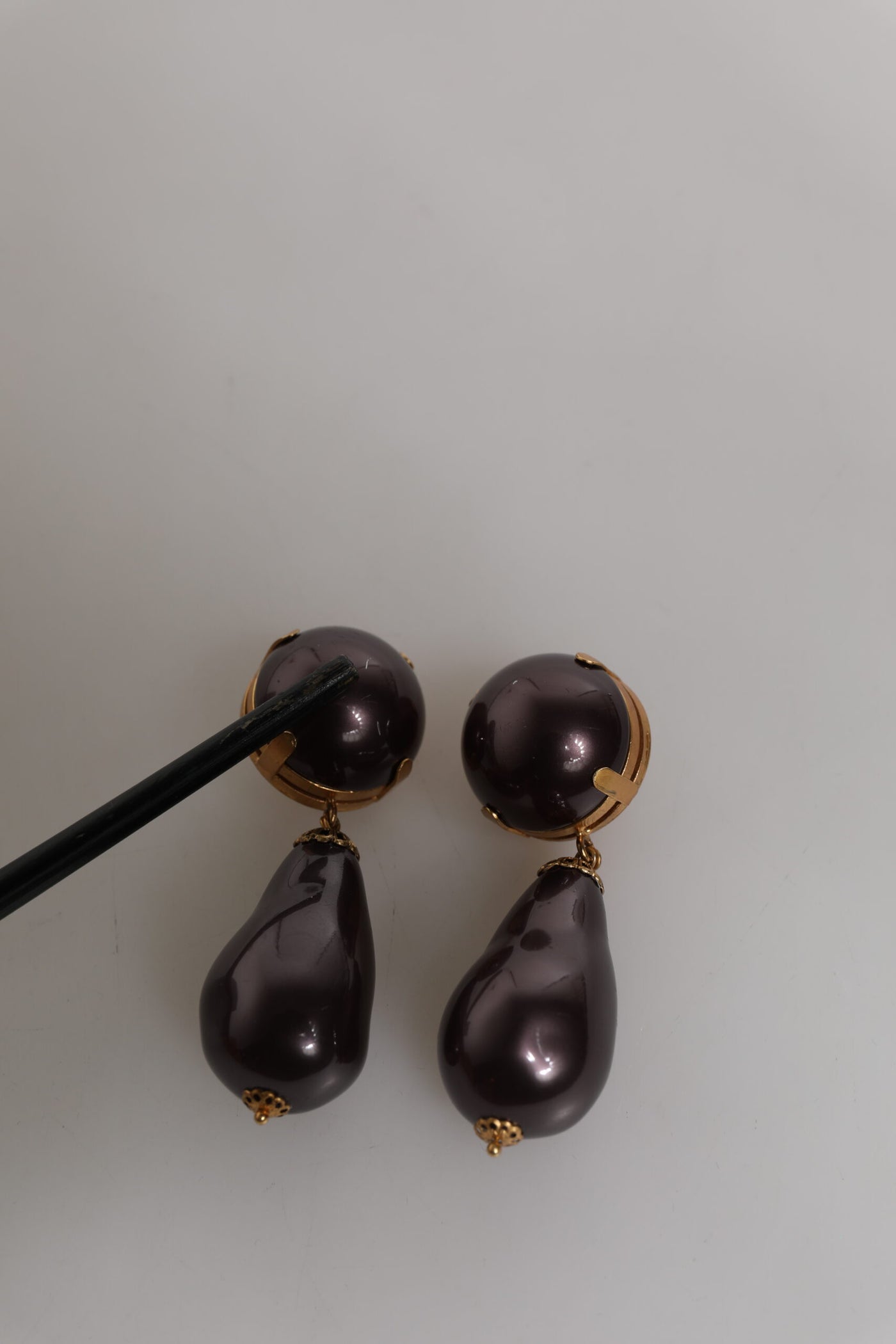 Dolce & Gabbana Gold Messing Schwarz Perle Clip On Dangling Schmuck Ohrringe