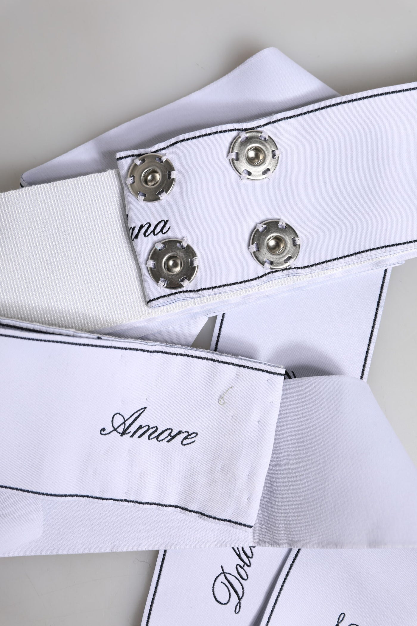 Dolce & Gabbana Weißes Taillenband Breite Schleife Logo-Gürtel