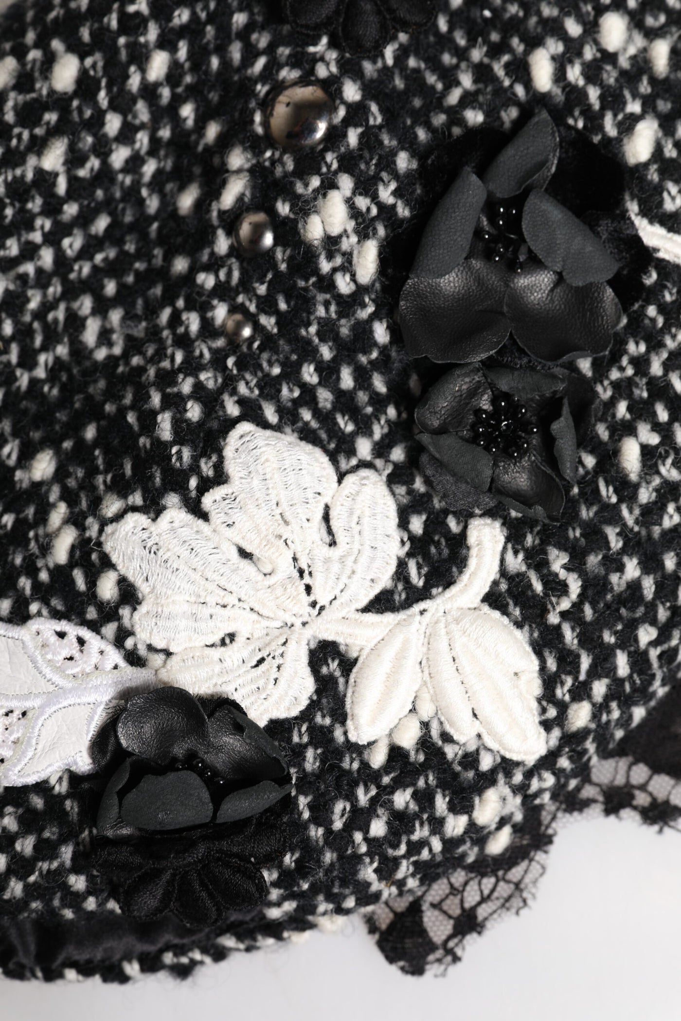 Dolce & Gabbana Cloche-Hut aus schwarzer Wolle mit weißer Blumenverzierung
