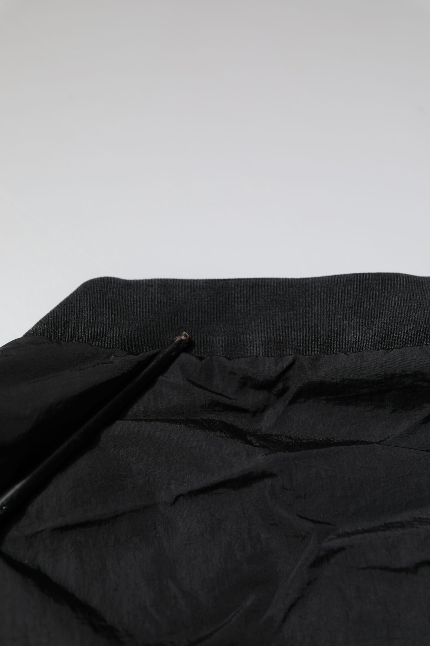 Dolce & Gabbana Schwarze Nylon-Logo-Bomberjacke mit durchgehendem Reißverschluss