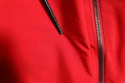 Dolce & Gabbana Rote weiße Nylon Windbreaker Jacke mit durchgehendem Reißverschluss