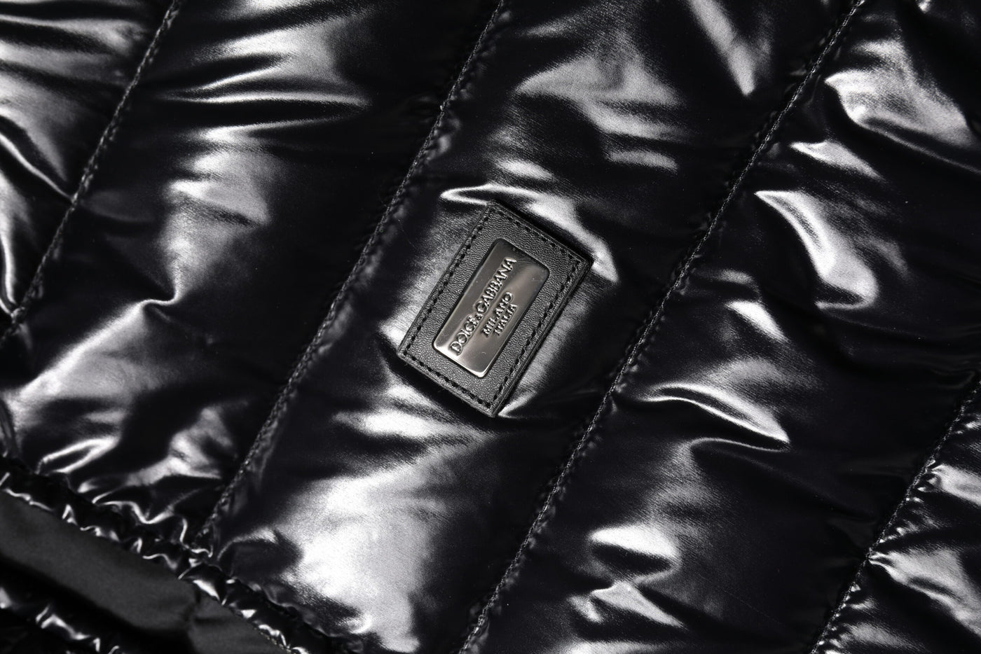Dolce & Gabbana Schwarze Logo-Plakette Full Zip Pufferjacke