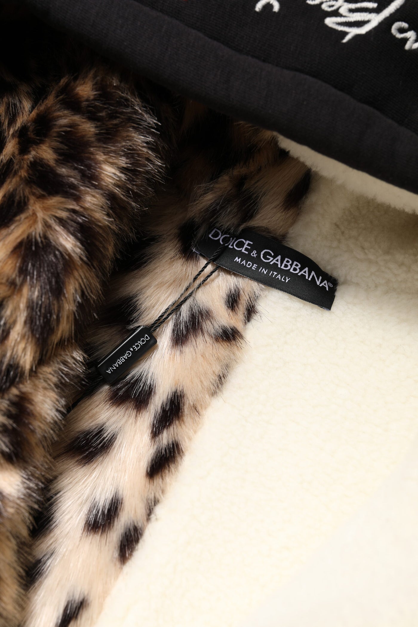 Dolce & Gabbana Schwarze bestickte Jacke mit Kapuze und Reißverschluss