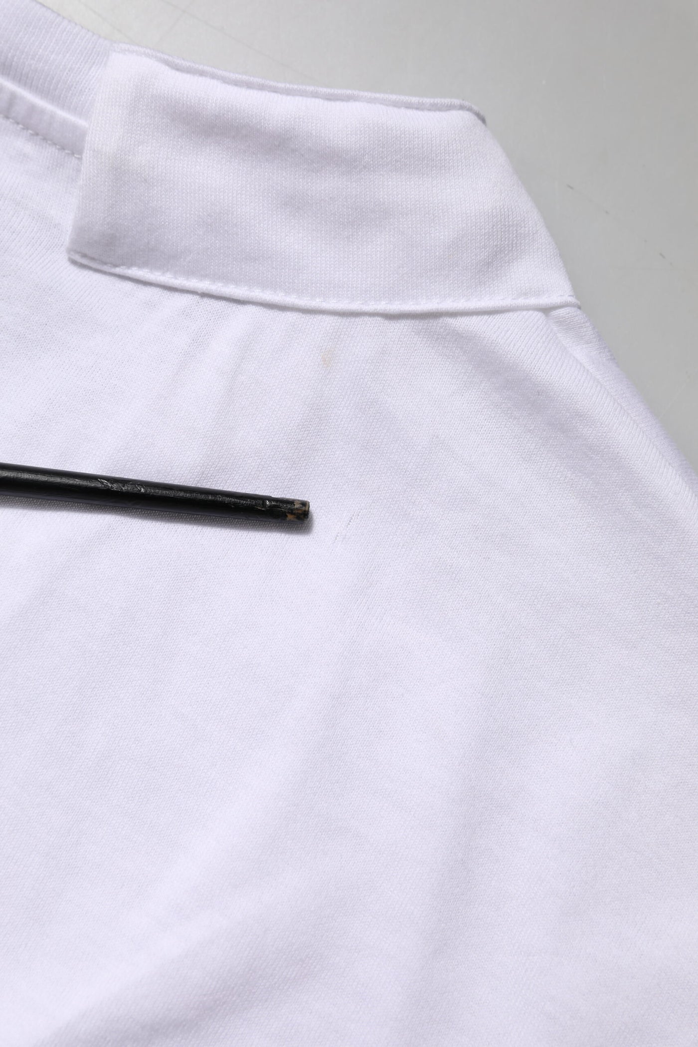 Dolce & Gabbana Weißes Baumwoll-T-Shirt mit kurzen Ärmeln und V-Ausschnitt