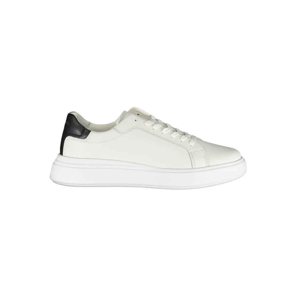 Calvin Klein Schlichte weiße Sneakers mit kontrastierenden Akzenten