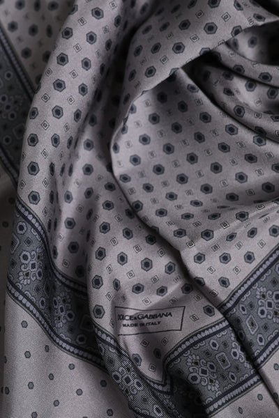 Dolce & Gabbana Grauer gepunkteter quadratischer Seidenschal für Männer mit Foulard