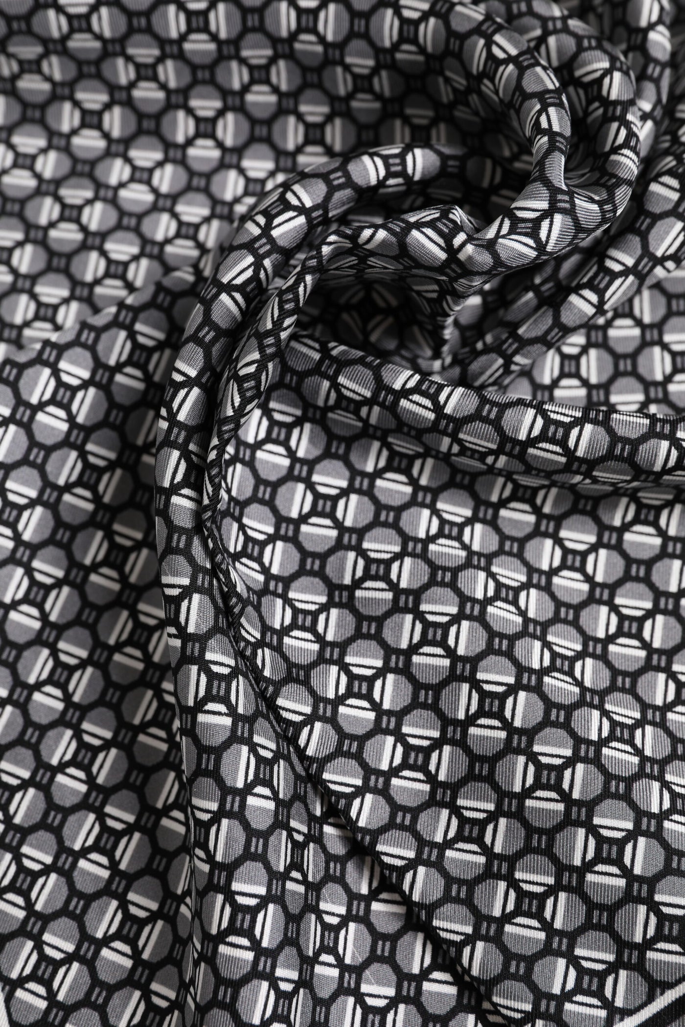 Dolce & Gabbana Schwarz-weiß gemusterter, quadratischer Foulardschal