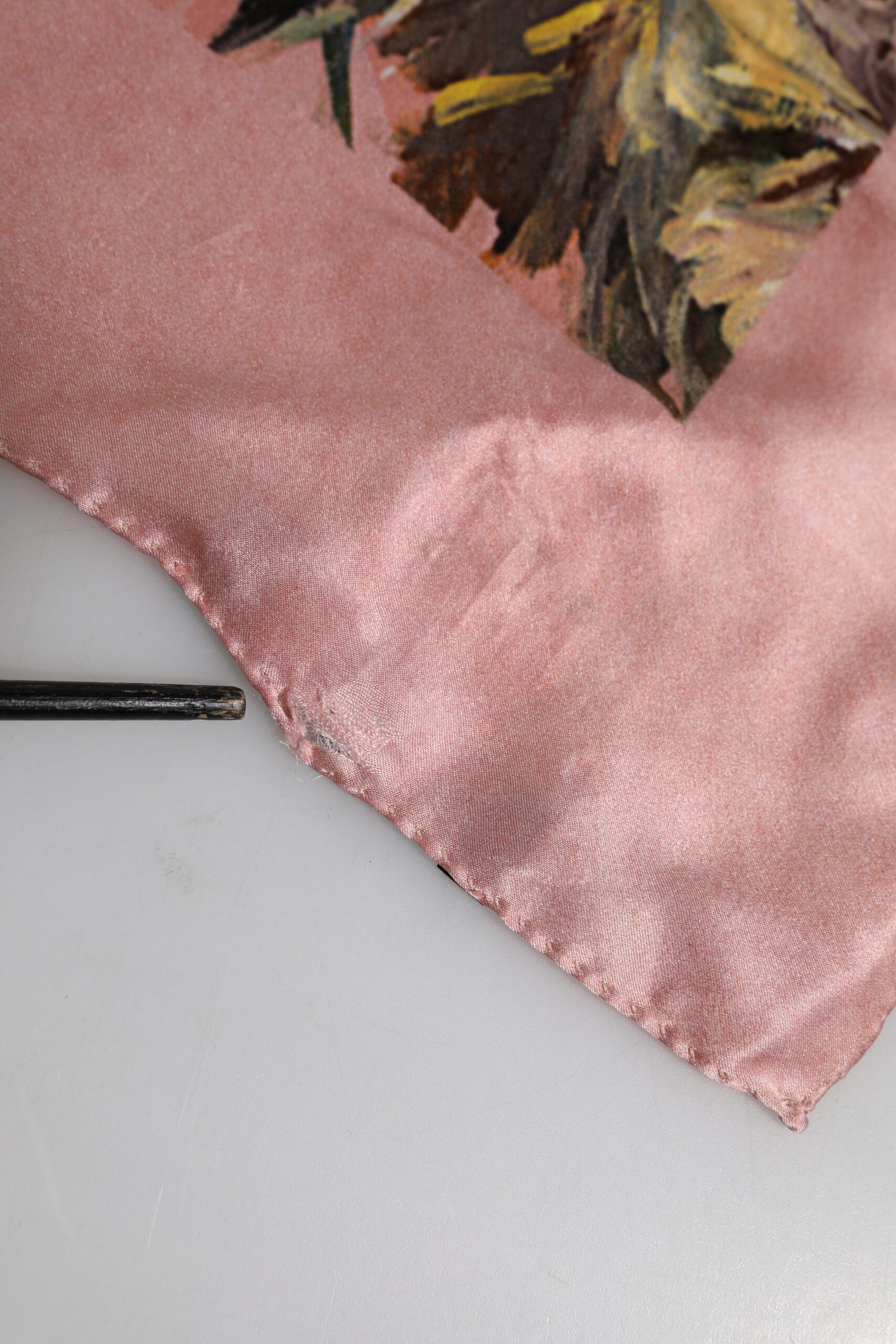 Dolce & Gabbana Rosa Seidenschal mit Blumenmuster und quadratischem Foulard