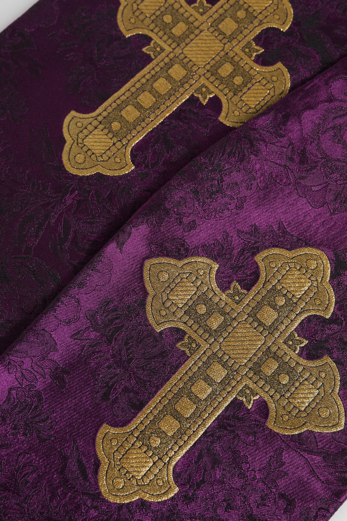 Dolce & Gabbana Lila Seide Fransen Kreuz Männer Foulard Schal