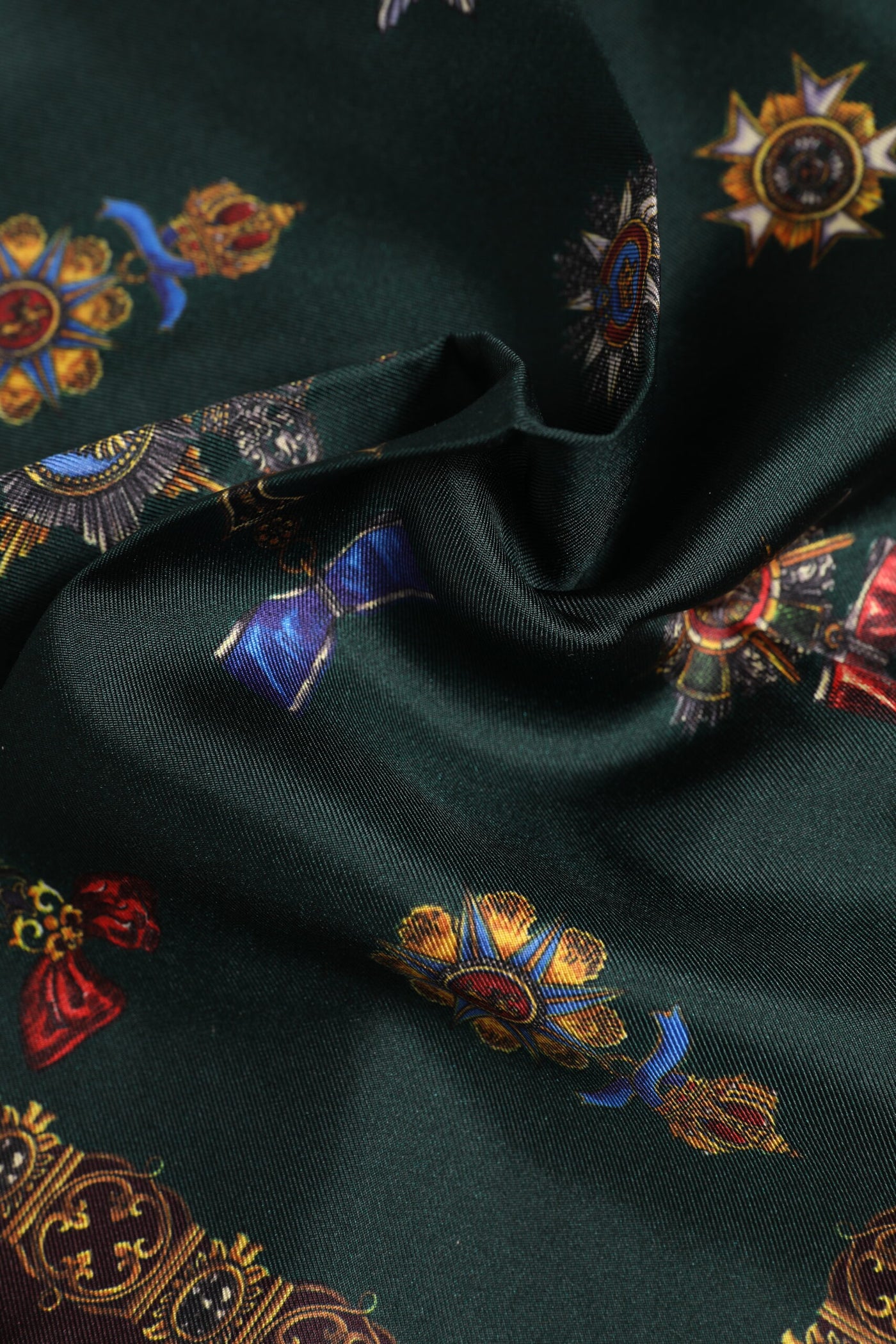Dolce & Gabbana Grüne Medaillen Seide Quadratischer Foulardschal