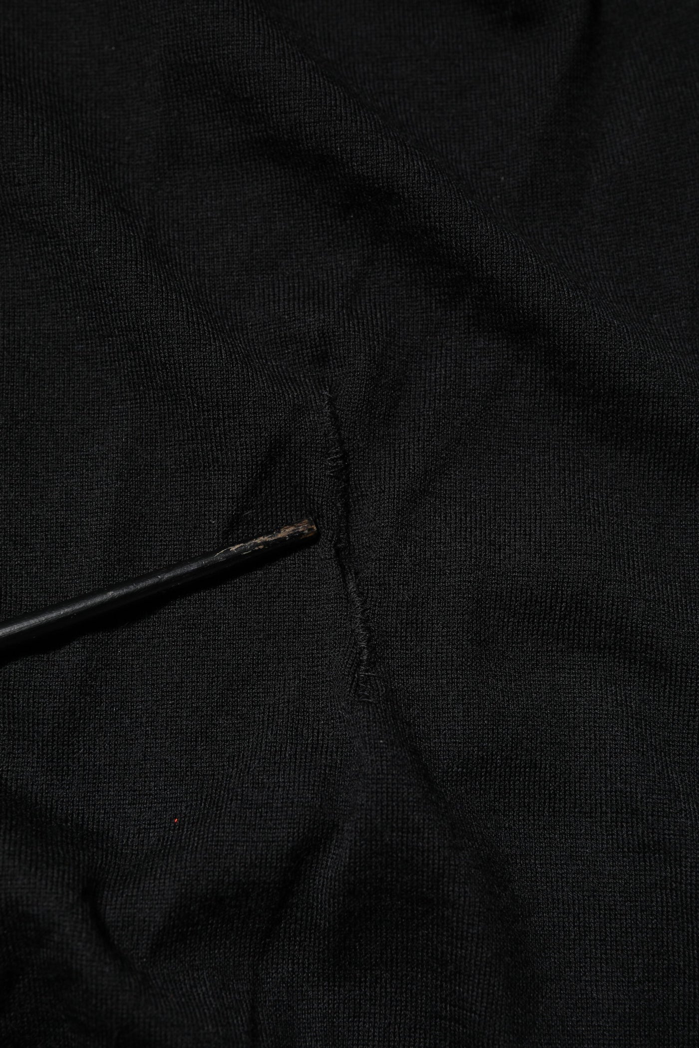 Dolce & Gabbana Schwarzes Kaschmir-T-Shirt mit V-Ausschnitt und langen Ärmeln