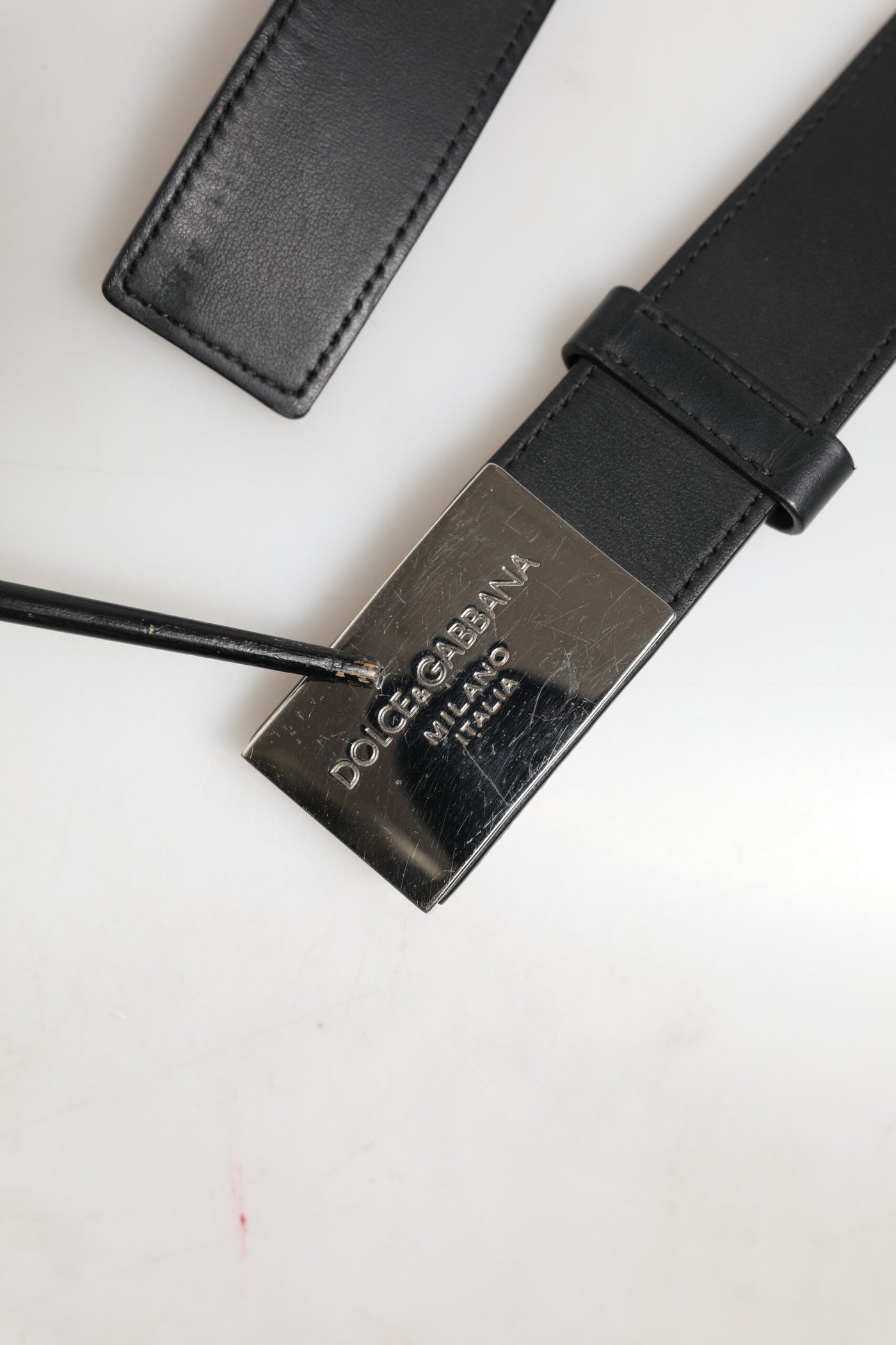 Dolce & Gabbana Schwarzer Leder-Gürtel mit klassischer Metall-Logo-Schnalle