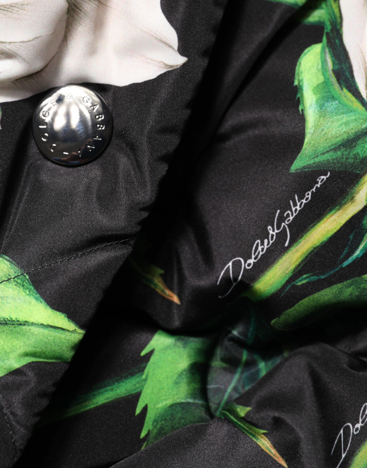 Dolce & Gabbana Schwarze gesteppte Jacke mit Blumendruck
