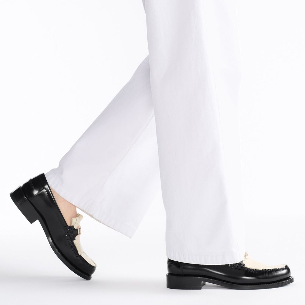 Dior Loafer aus Leder mit Emblem