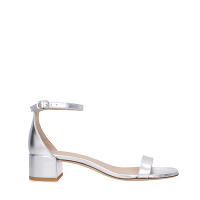 Stuart Weitzman Graue flache Sandalen aus Leder