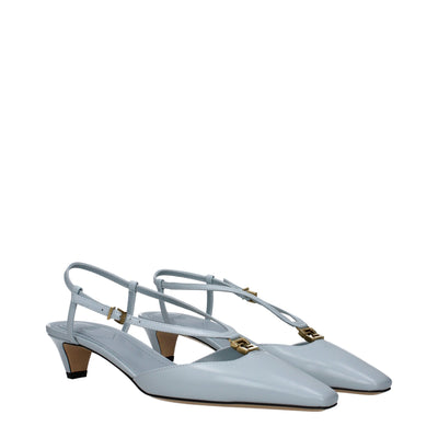 Fendi Flache Sandalen aus Leder in Hellblau