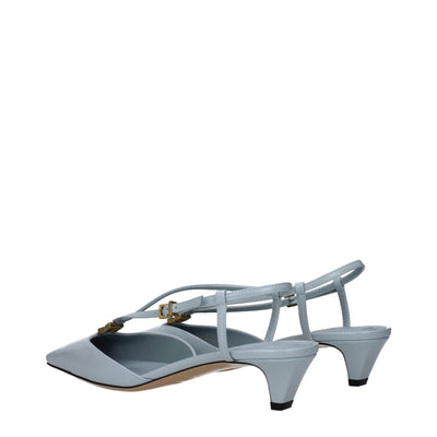 Fendi Flache Sandalen aus Leder in Hellblau